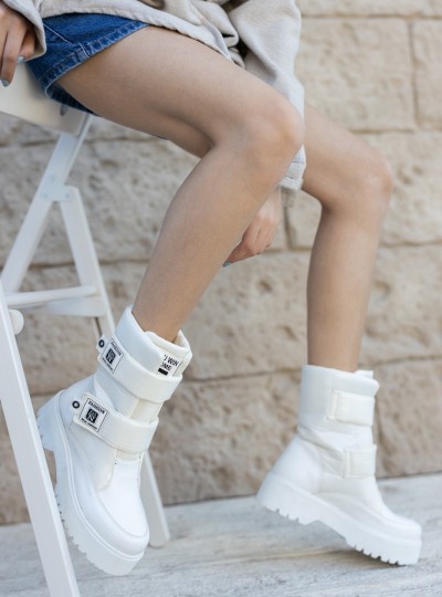 Miah Beyaz Rugan Kar Bot