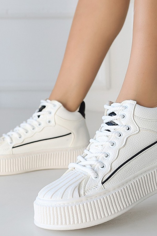 Estim Beyaz Cilt Siyah Detaylı Bağcıklı Spor Ayakkabı