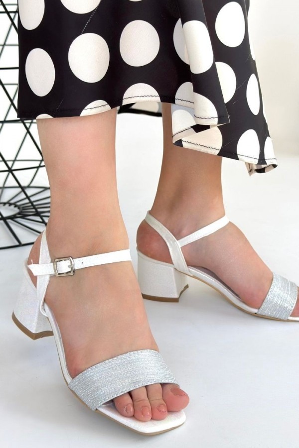 Feori Beyaz Saten Simli Tek Bant Topuklu Ayakkabı